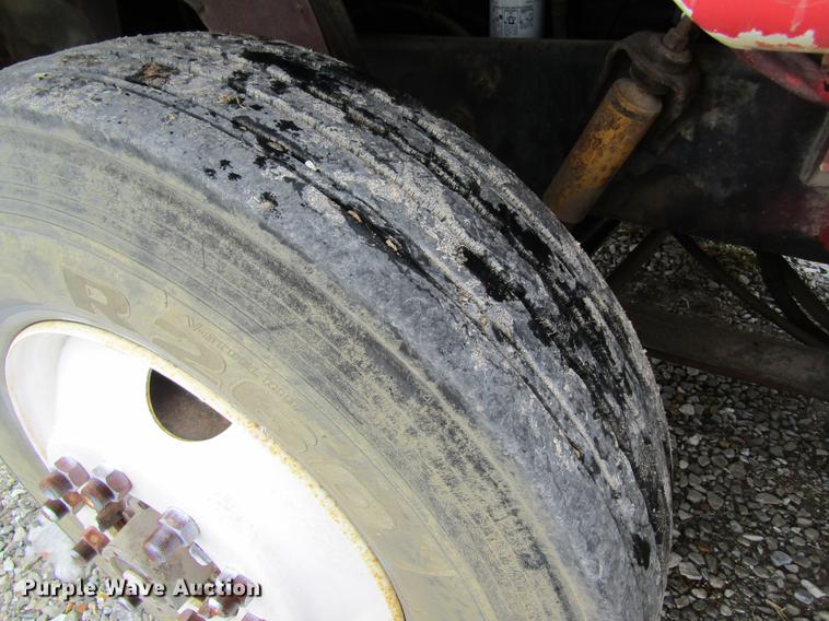 image for item DC4315 1997 International 8200 semi truck