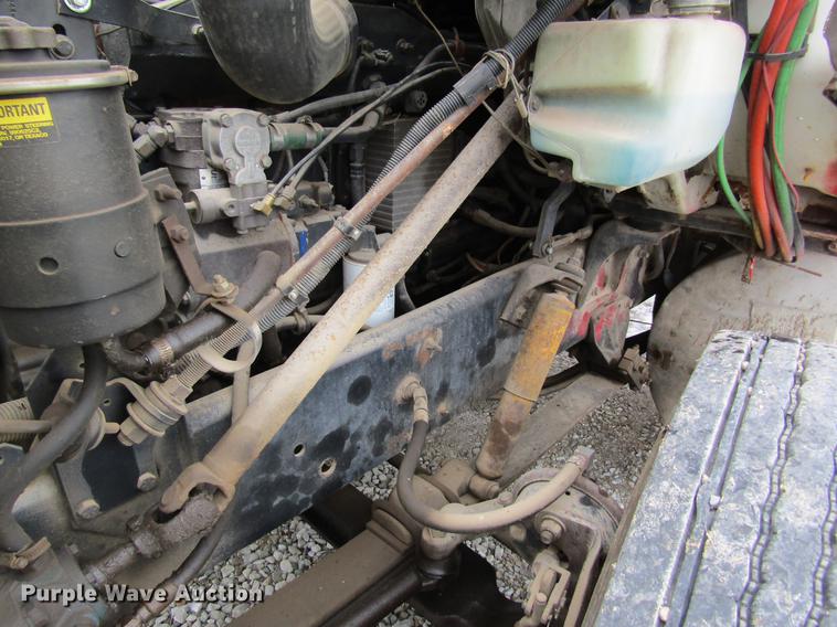 image for item DC4315 1997 International 8200 semi truck