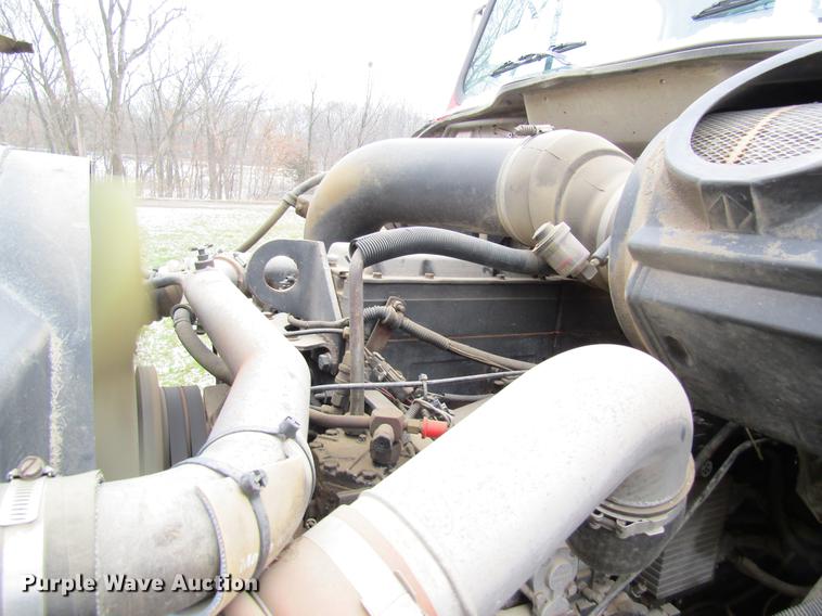 image for item DC4315 1997 International 8200 semi truck