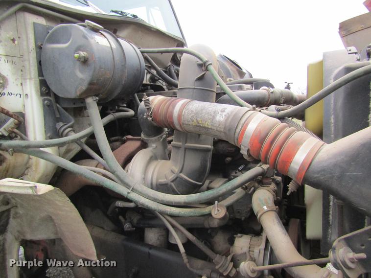 image for item DC4315 1997 International 8200 semi truck