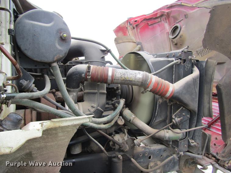 image for item DC4315 1997 International 8200 semi truck