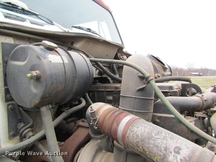 image for item DC4315 1997 International 8200 semi truck