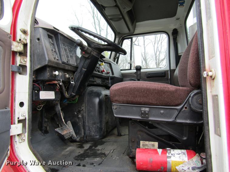 image for item DC4315 1997 International 8200 semi truck