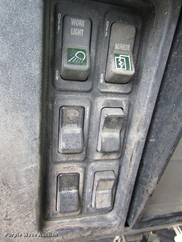 image for item DC4315 1997 International 8200 semi truck