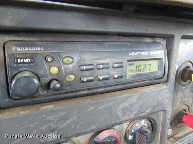 image for item DC4315 1997 International 8200 semi truck