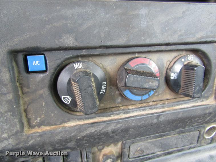 image for item DC4315 1997 International 8200 semi truck