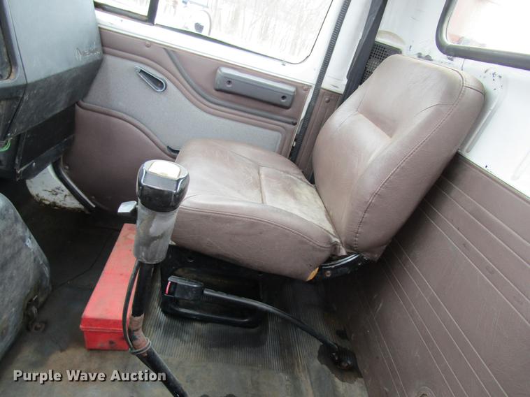 image for item DC4315 1997 International 8200 semi truck