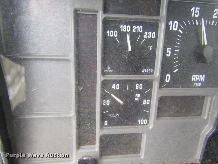 image for item DC4315 1997 International 8200 semi truck