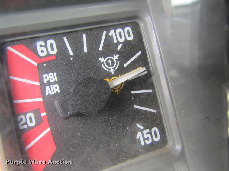 image for item DC4315 1997 International 8200 semi truck