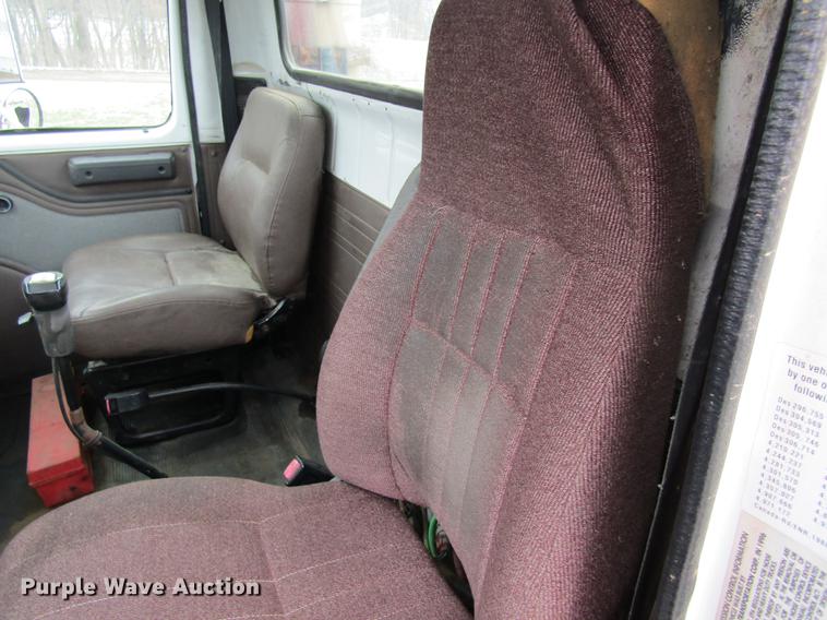 image for item DC4315 1997 International 8200 semi truck