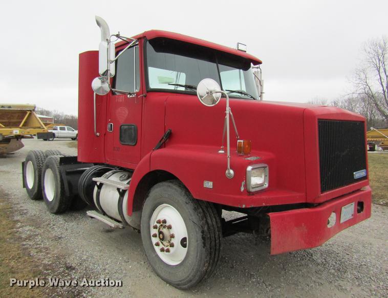 image for item DC4316 1995 Volvo WG semi truck