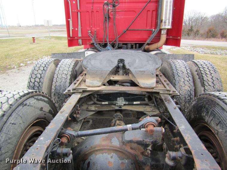 image for item DC4316 1995 Volvo WG semi truck