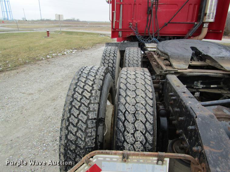 image for item DC4316 1995 Volvo WG semi truck