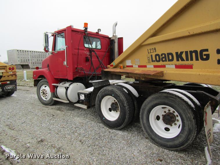 image for item DC4316 1995 Volvo WG semi truck