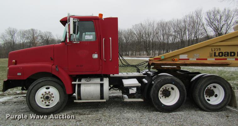 image for item DC4316 1995 Volvo WG semi truck