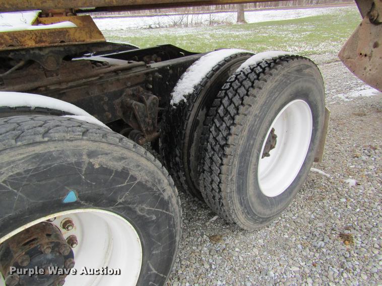 image for item DC4316 1995 Volvo WG semi truck