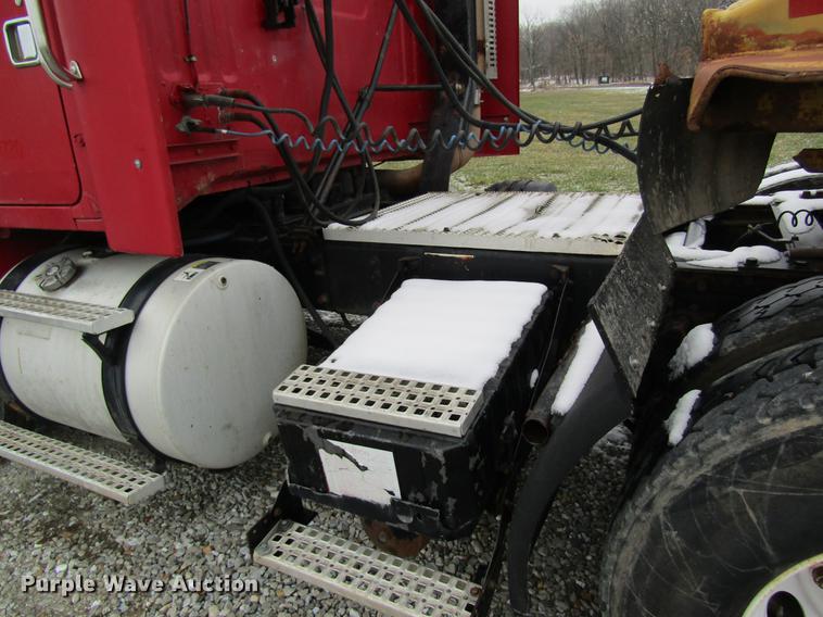 image for item DC4316 1995 Volvo WG semi truck