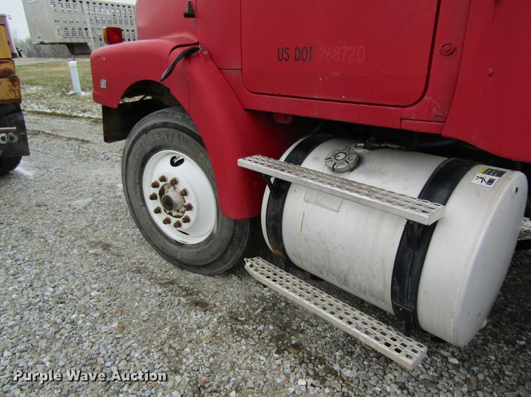 image for item DC4316 1995 Volvo WG semi truck