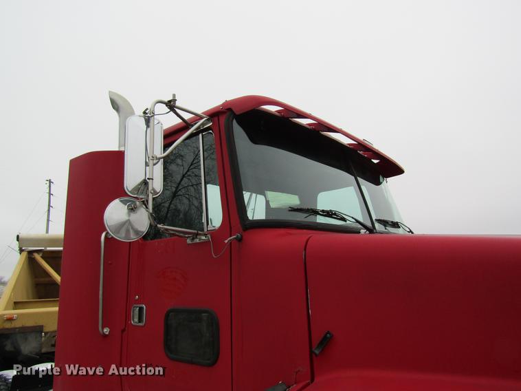 image for item DC4316 1995 Volvo WG semi truck