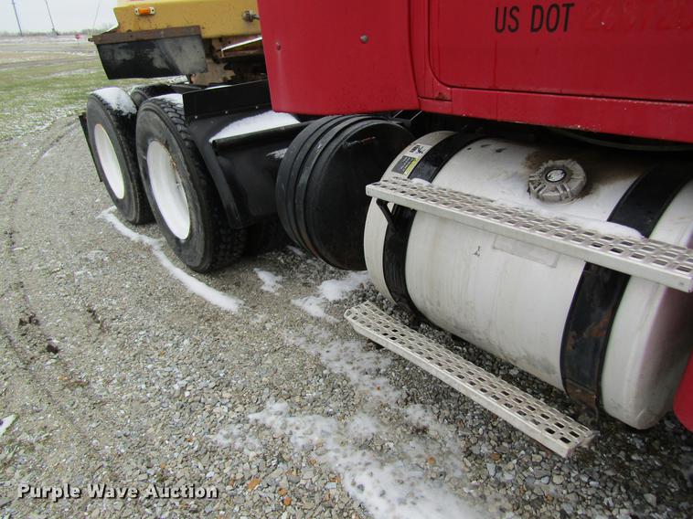 image for item DC4316 1995 Volvo WG semi truck