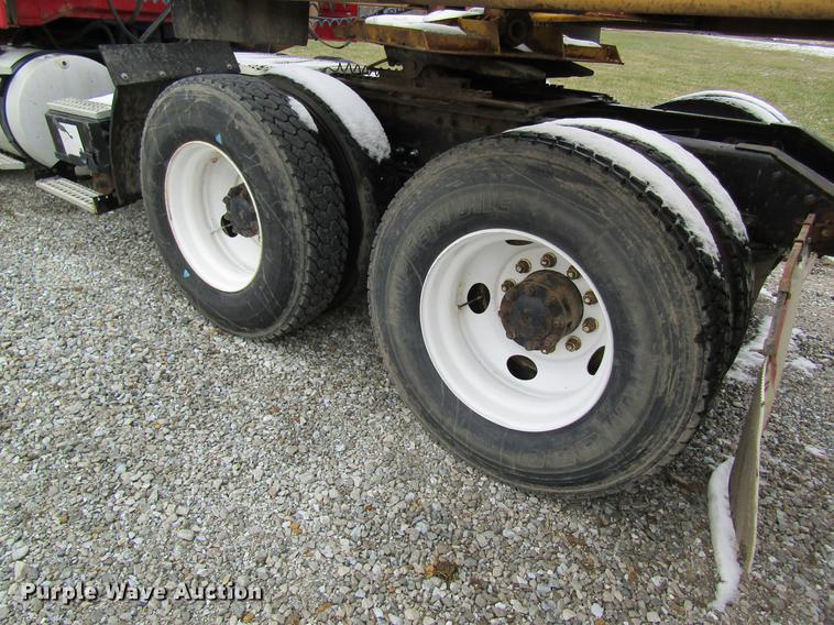 image for item DC4316 1995 Volvo WG semi truck