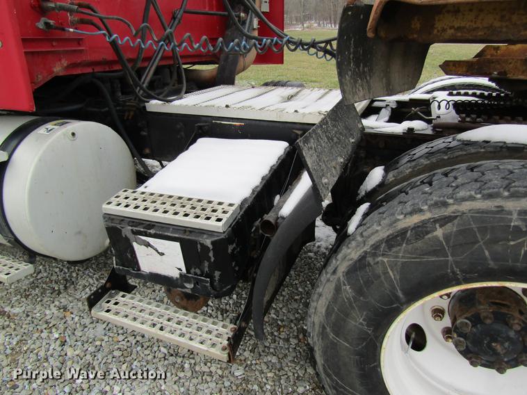 image for item DC4316 1995 Volvo WG semi truck