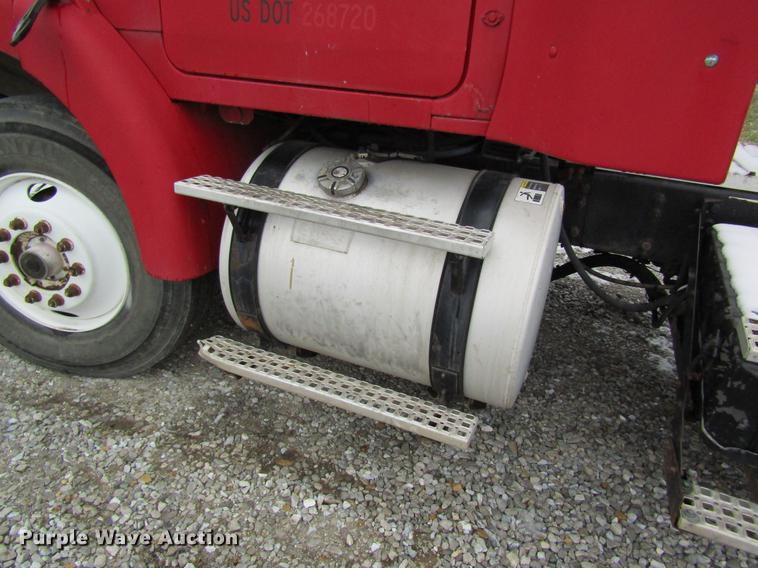 image for item DC4316 1995 Volvo WG semi truck