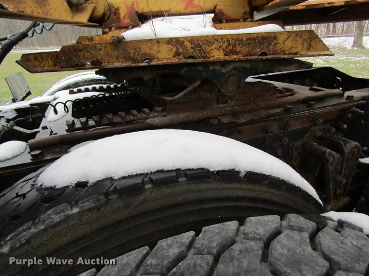 image for item DC4316 1995 Volvo WG semi truck