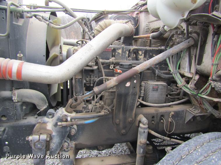 image for item DC4316 1995 Volvo WG semi truck