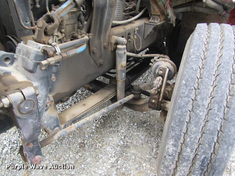 image for item DC4316 1995 Volvo WG semi truck