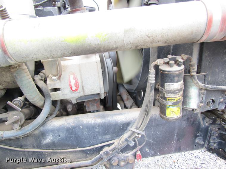 image for item DC4316 1995 Volvo WG semi truck