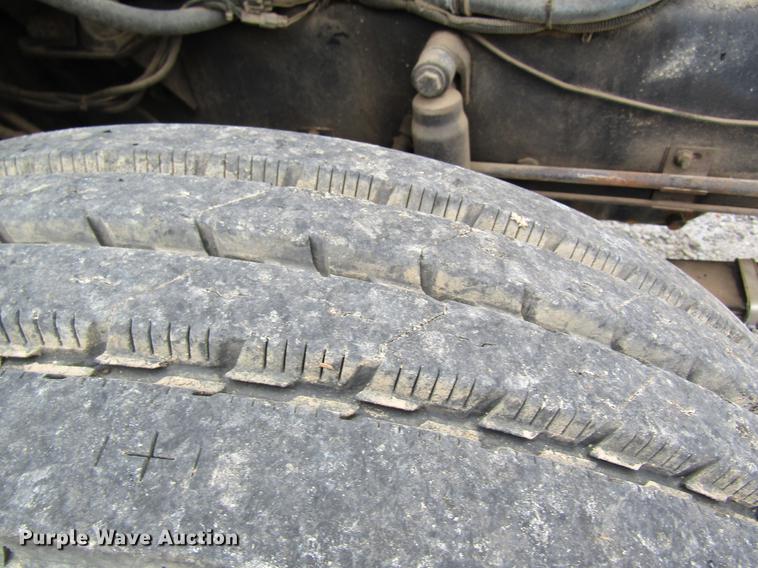 image for item DC4316 1995 Volvo WG semi truck