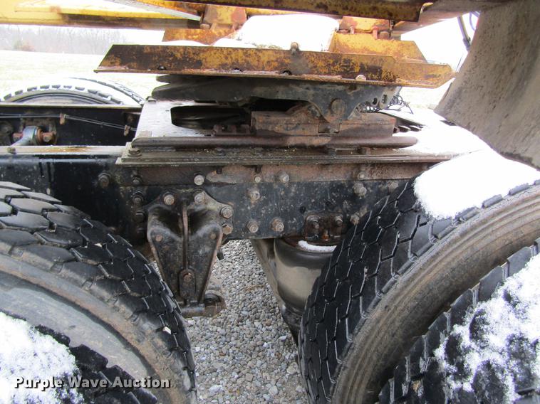 image for item DC4316 1995 Volvo WG semi truck