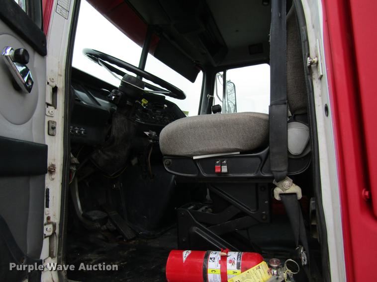 image for item DC4316 1995 Volvo WG semi truck