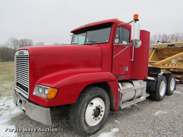 image for item DC4318 1995 Freightliner FLD120 semi truck