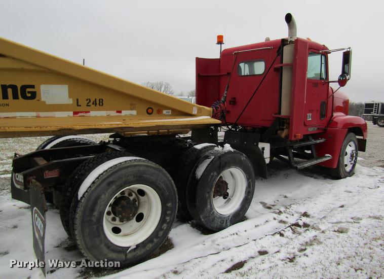 image for item DC4318 1995 Freightliner FLD120 semi truck