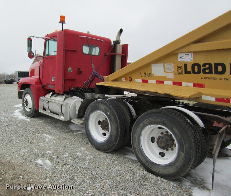 image for item DC4318 1995 Freightliner FLD120 semi truck