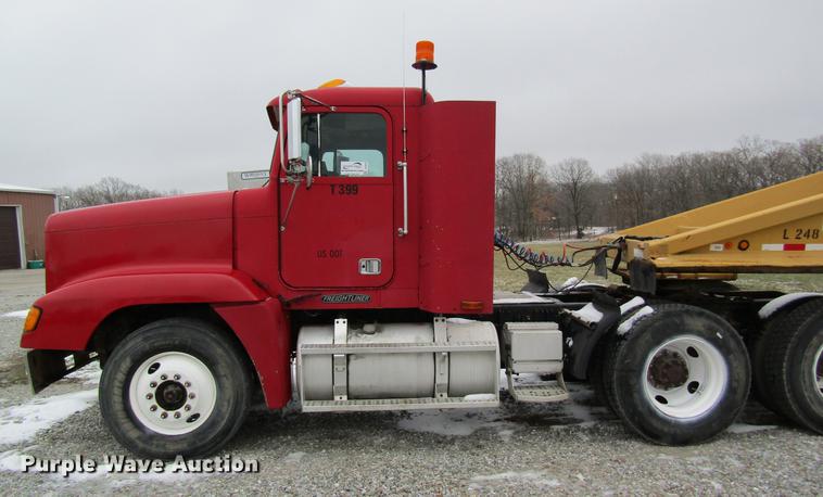 image for item DC4318 1995 Freightliner FLD120 semi truck