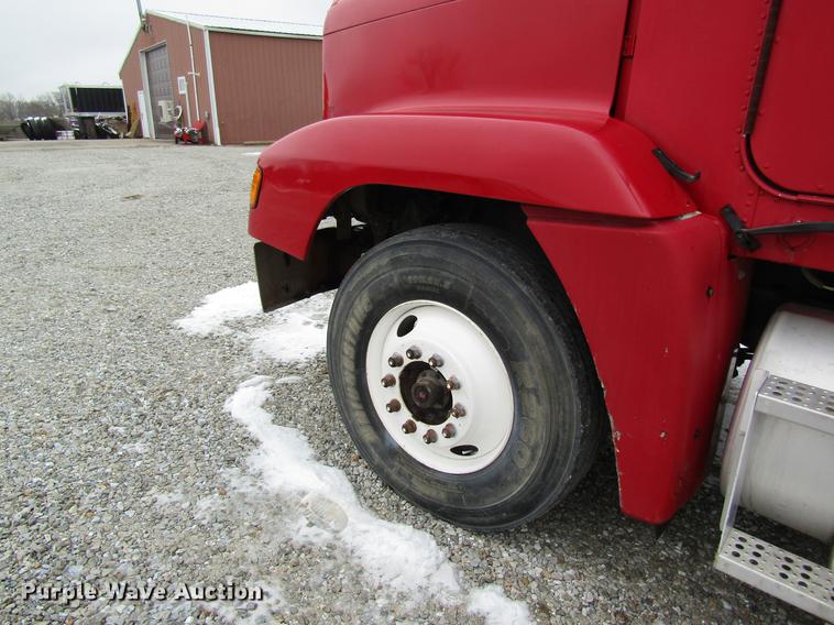 image for item DC4318 1995 Freightliner FLD120 semi truck