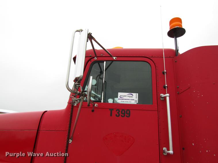 image for item DC4318 1995 Freightliner FLD120 semi truck