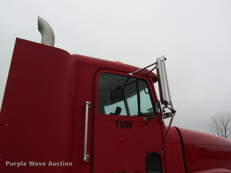 image for item DC4318 1995 Freightliner FLD120 semi truck