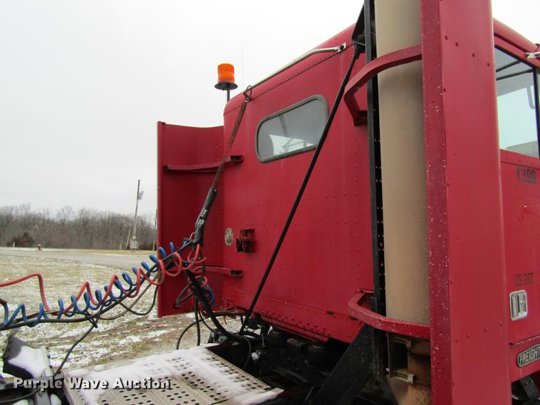 image for item DC4318 1995 Freightliner FLD120 semi truck