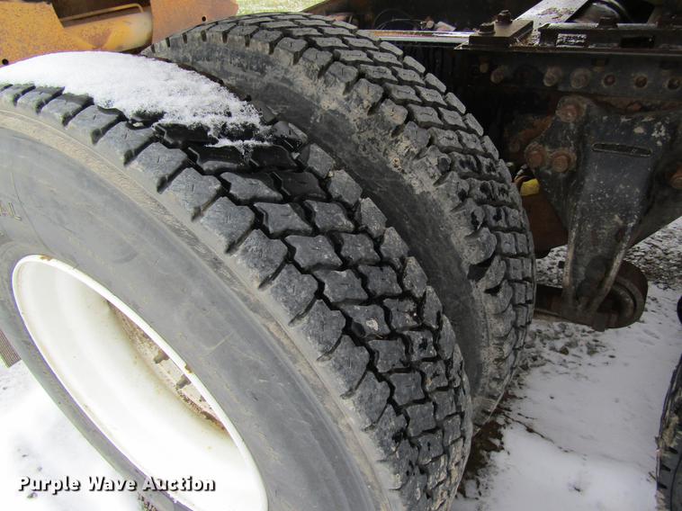 image for item DC4318 1995 Freightliner FLD120 semi truck