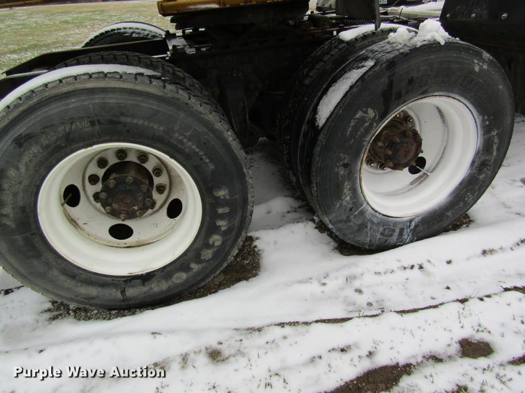 image for item DC4318 1995 Freightliner FLD120 semi truck