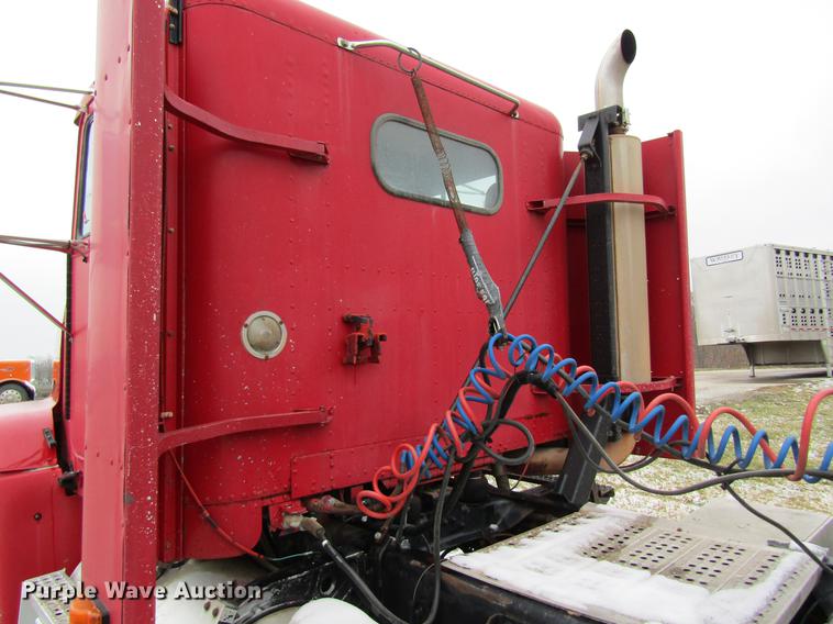 image for item DC4318 1995 Freightliner FLD120 semi truck