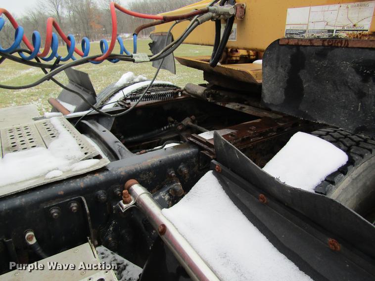 image for item DC4318 1995 Freightliner FLD120 semi truck