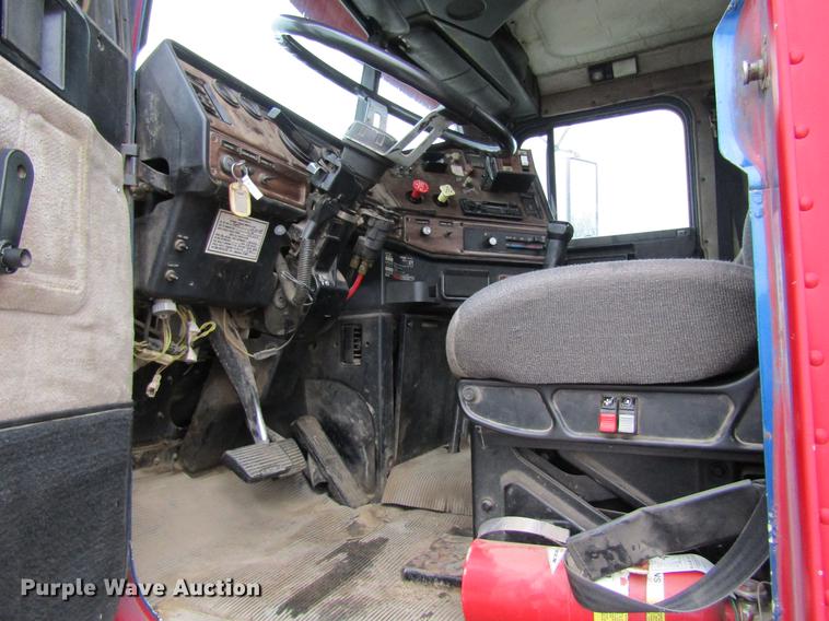 image for item DC4318 1995 Freightliner FLD120 semi truck