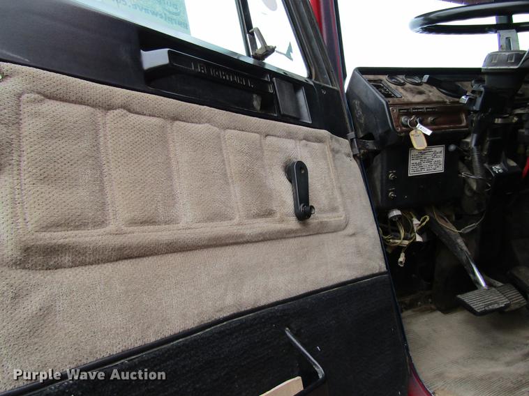 image for item DC4318 1995 Freightliner FLD120 semi truck