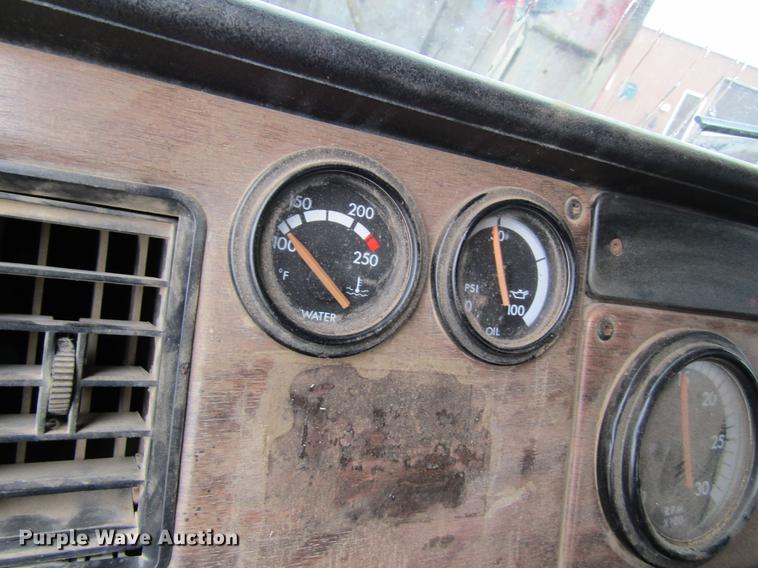 image for item DC4318 1995 Freightliner FLD120 semi truck