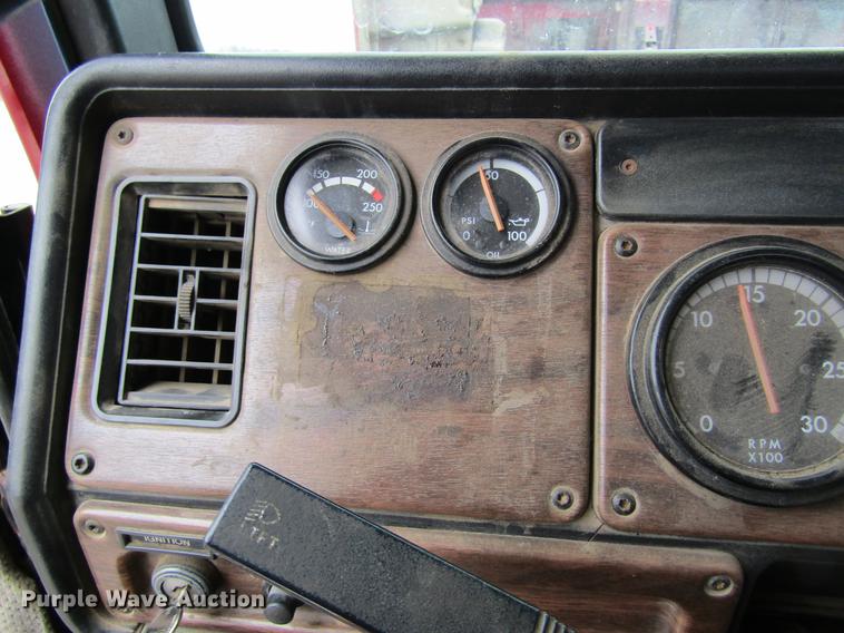 image for item DC4318 1995 Freightliner FLD120 semi truck